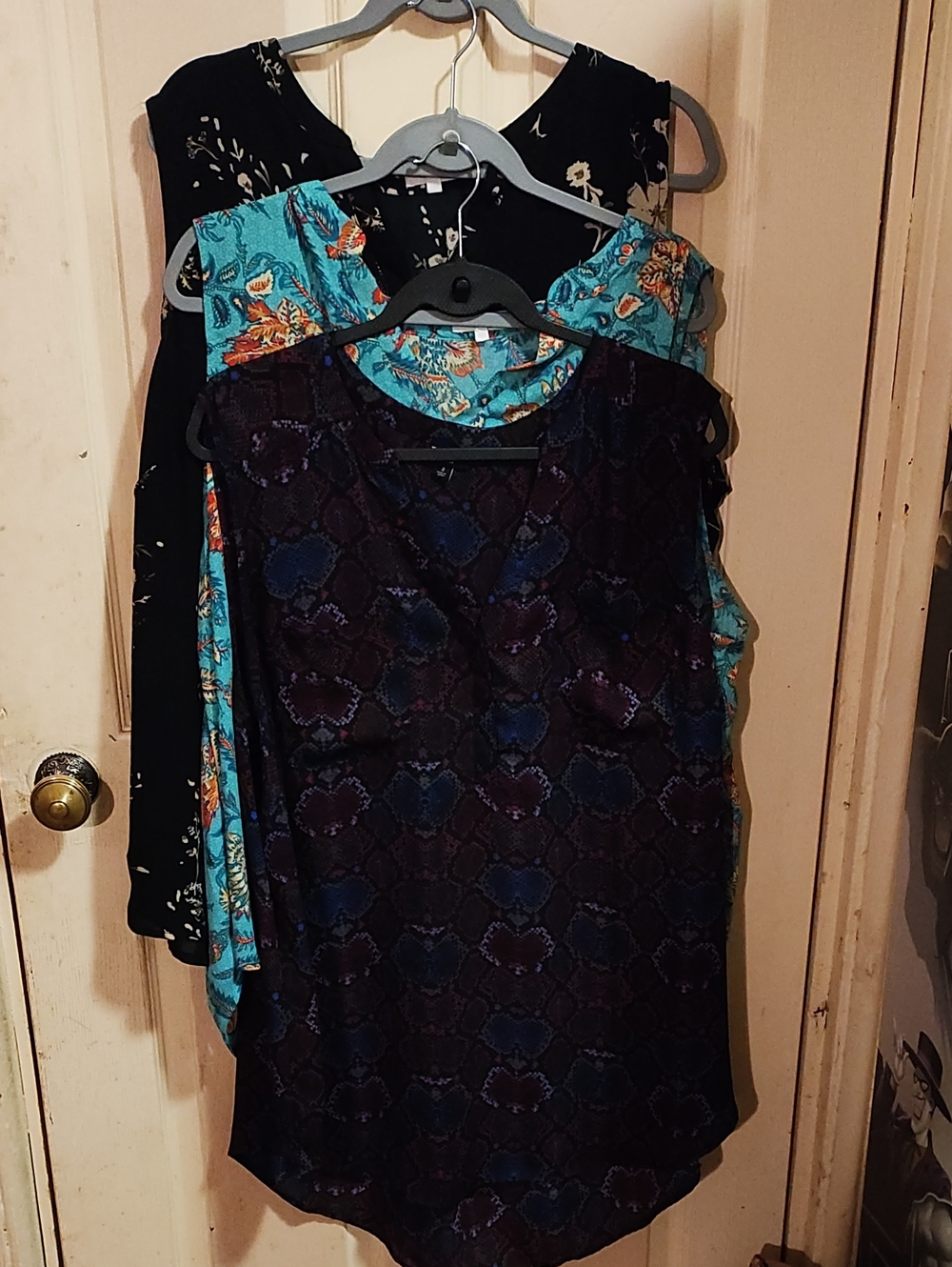 torrid /Maurices  Printed V-Neck  Sleeveless Blouses.  Set Of 3